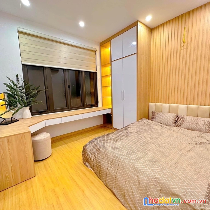 Chủ cần bán gấp nhà đê la thanh, đống đa, xã đàn 44m2 nhà đẹp full nội thất.
