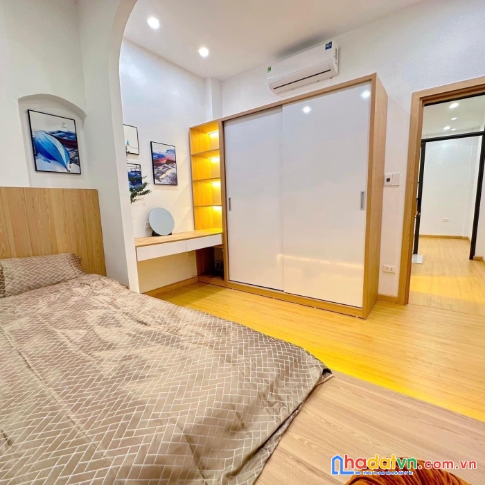 Chủ cần bán gấp nhà đê la thanh, đống đa, xã đàn 44m2 nhà đẹp full nội thất.