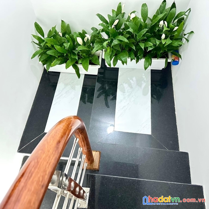 Chủ nhờ bán nhà quan thổ, đống đa, lô góc 2 mặt thoáng nhà mới ở luôn giá 4,5 tỷ.