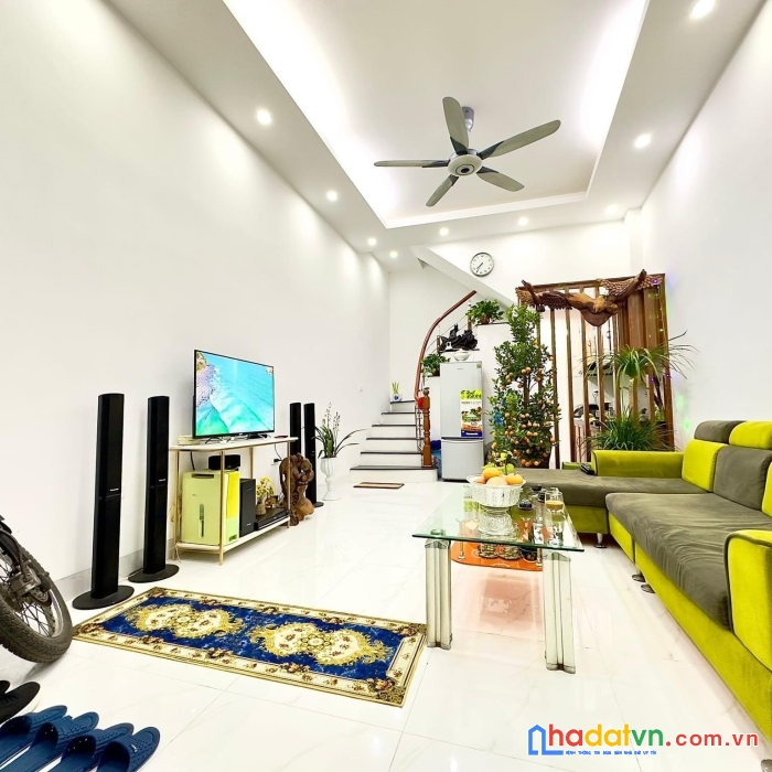 Chủ nhờ bán nhà quan thổ, đống đa, lô góc 2 mặt thoáng nhà mới ở luôn giá 4,5 tỷ.
