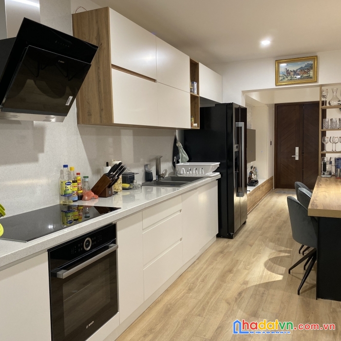 Chính chủ bán căn hộ 95m full đồ mặt phố giảng võ.