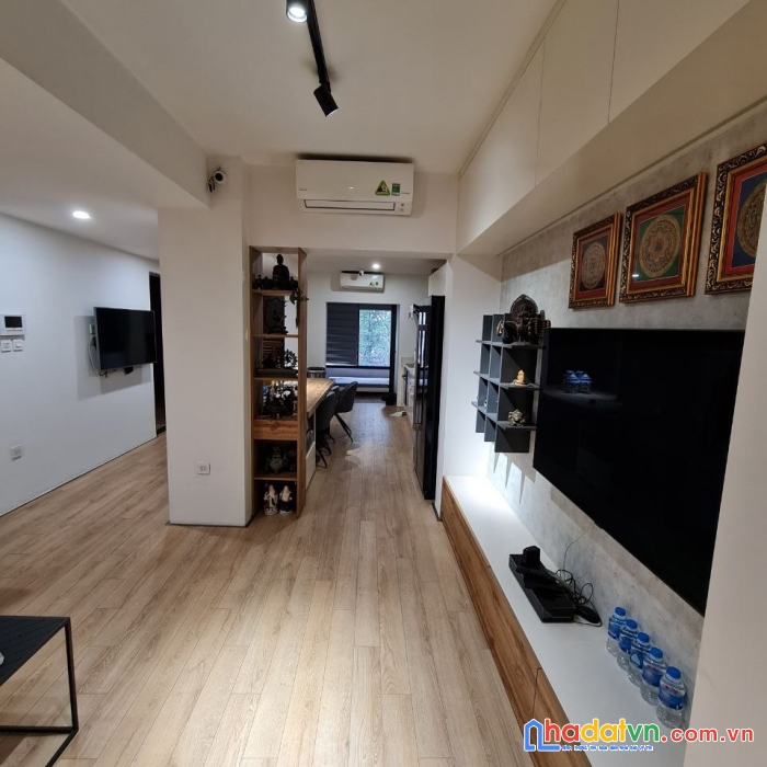 Chính chủ bán căn hộ 95m full đồ mặt phố giảng võ.