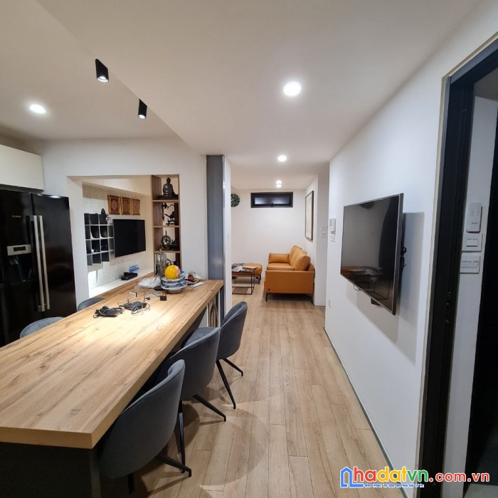 Chính chủ bán căn hộ 95m full đồ mặt phố giảng võ.