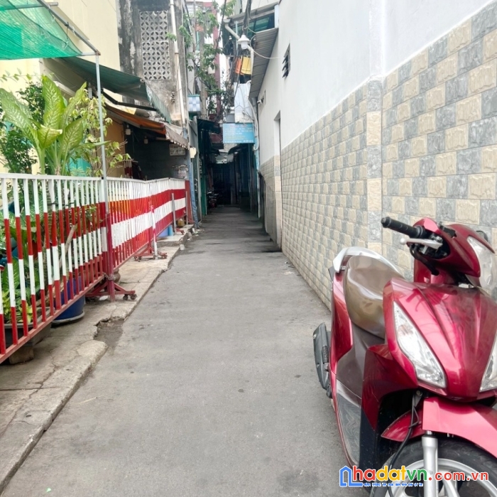 Nhà 3 tầng hẻm thông sát chợ nguyễn tri phương p6q10