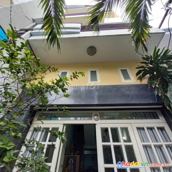 Nhà hẻm 4m xóm chiếu, quận 4. dt: 4mx17,5m, cn: 70m2, 4t mới, ntcc, giá bán: 6,8 tỷ tl