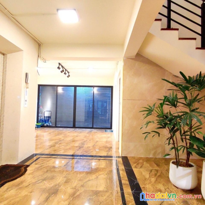 Bán nhà trung kính cầu giấy 7 tầng thang máy 68m ô tô tránh  kd sầm uất chỉ 16 tỷ lh0975124520