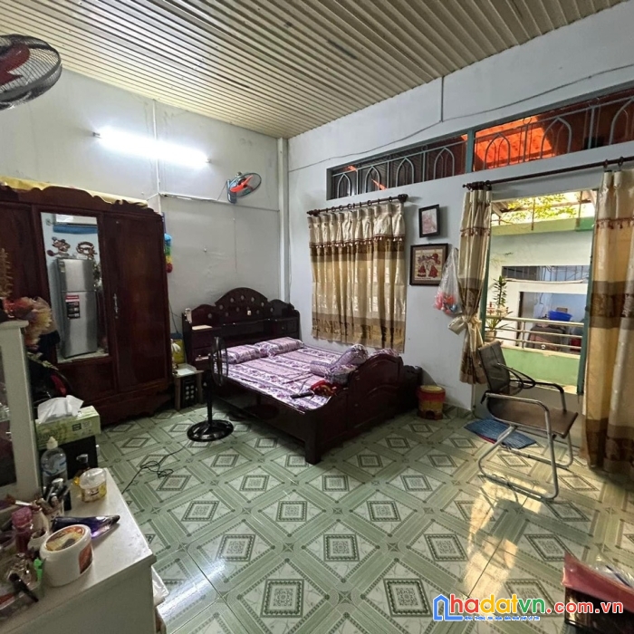 Chính chủ gấp bán nhà 2 tầng đường thoại ngọc hầu, 2 mặt hèm ô tô, 50m2 chỉ 5.4 tỷ