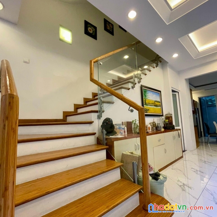 Bán nhà hoàng cầu, 5 tầng, 40m2, ô tô, kinh doanh, văn phòng, đống đa, 7,9 tỷ