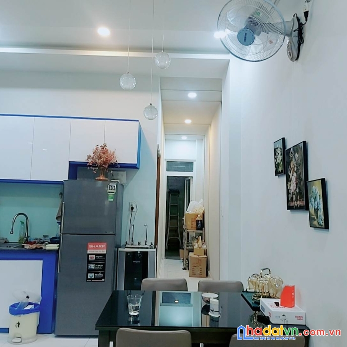 Bán nhà út tịch - 45m2 - 3 tầng - hẻm 6m xh vô nhà