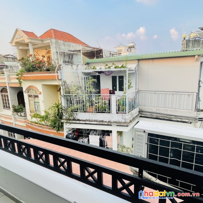 Bán gấp 8.2 tỷ duy tân, p nhuận, 6 phòng ngủ, hẻm rộng