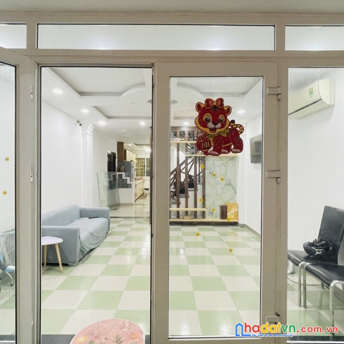 Bán gấp 8.2 tỷ duy tân, p nhuận, 6 phòng ngủ, hẻm rộng