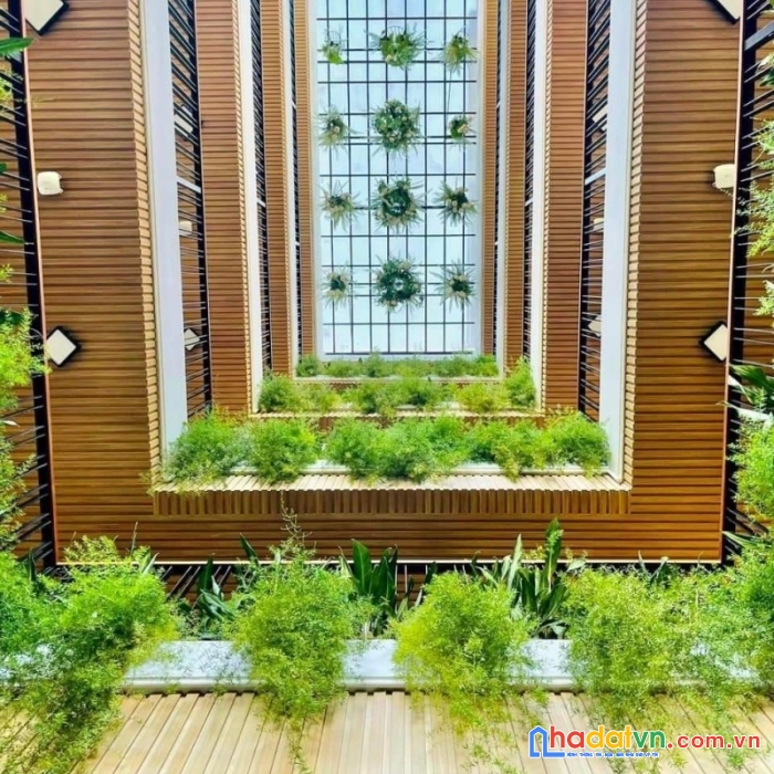 Tòa khách sạn 380m2 6 tầng 2,4 tỷ mỗi năm