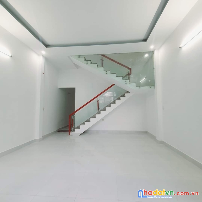 Nhà 2 tầng mặt tiền hòa minh buôn bán kinh doanh tốt
