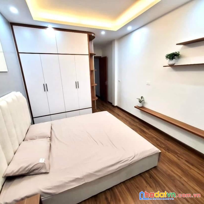 Bán nhà đẹp chỉ 50m ra ôtô 5 tầng 3 phòng ngủ dt: 33m2 mt: 3.5m giá: 3.99 tỷ có thương lượng phố
