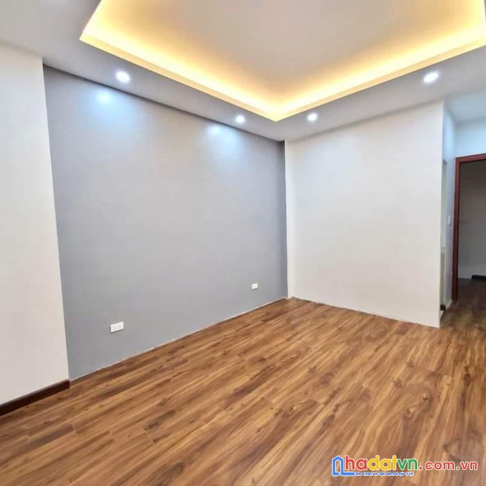 Bán nhà đẹp chỉ 50m ra ôtô 5 tầng 3 phòng ngủ dt: 33m2 mt: 3.5m giá: 3.99 tỷ có thương lượng phố