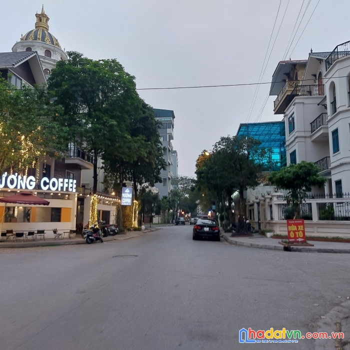 Bán nhanh 120m2 đất phân lô víp nhất tứ hiệp thanh trì , vị thế đắc địa , trung tâm kd sầm uất.
