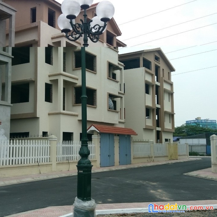 Bán biệt thự nhà phố ngã tư kinh doanh mặt đường 32 và 3,5 khu nguyễn ngọc lai xá. huyện hoài đức