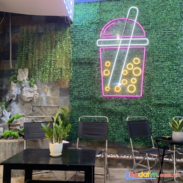 Quán cafe 79 hai bà trưng (mặt đường) gần ngã tư lê duẩn cửa nam