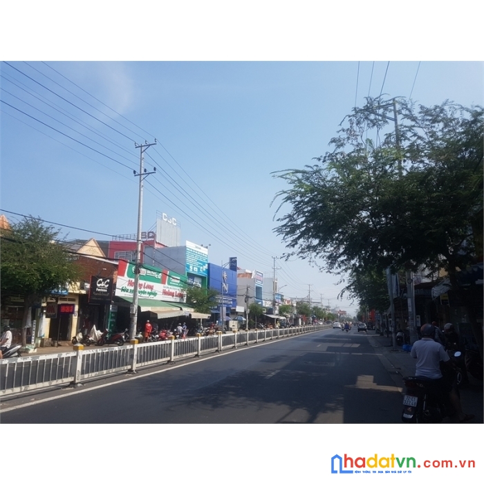 Cho thuê mặt bằng đường 30/4 ngang 8m, nhà đẹp trục đông đúc