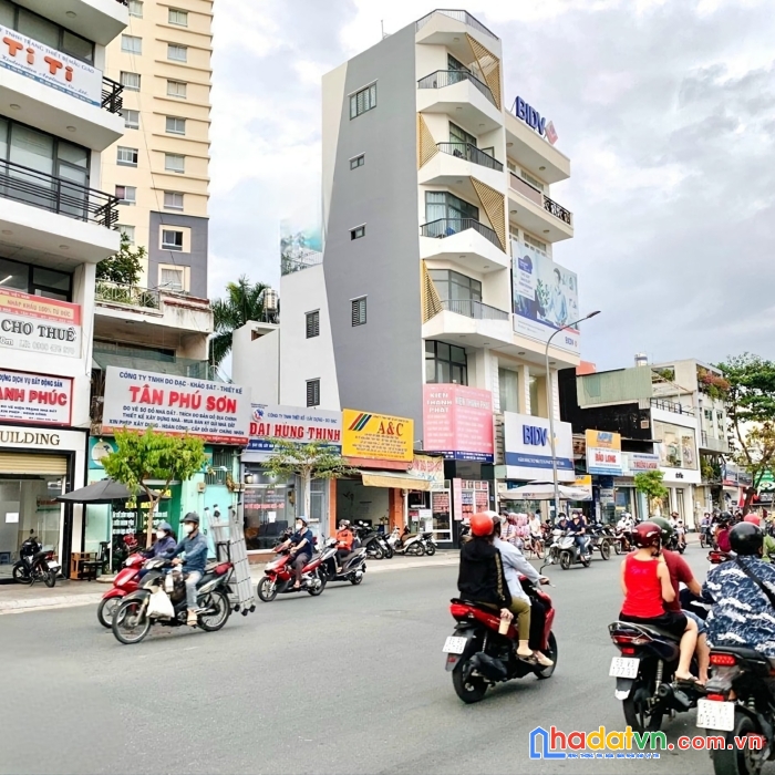 Mtkd 20m gần ngã 4 tân sơn nhì, 8x37.5, 300m2. cấp 4. giá 45 tỷ tl