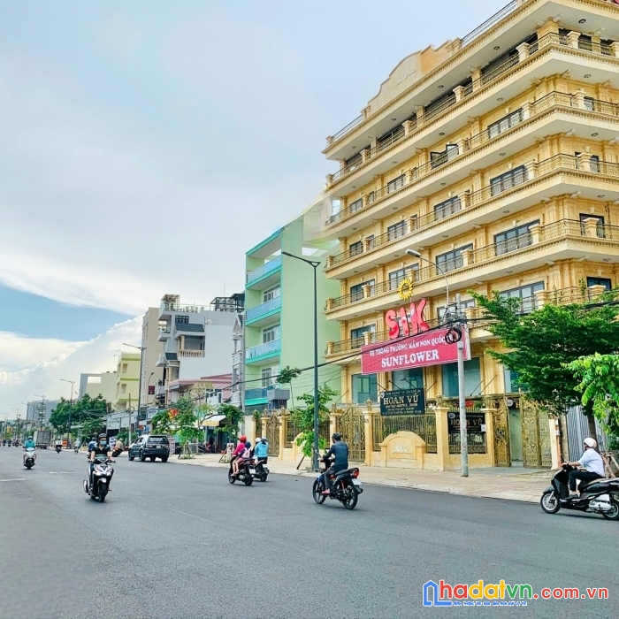Mtkd 20m gần ngã 4 tân sơn nhì, 8x37.5, 300m2. cấp 4. giá 45 tỷ tl