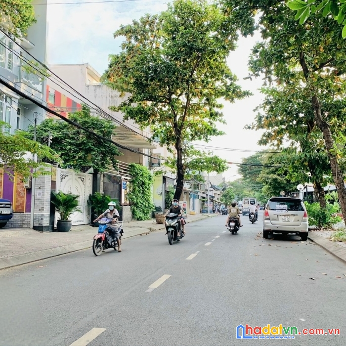 Mtkd 20m gần ngã 4 tân sơn nhì, 8x37.5, 300m2. cấp 4. giá 45 tỷ tl