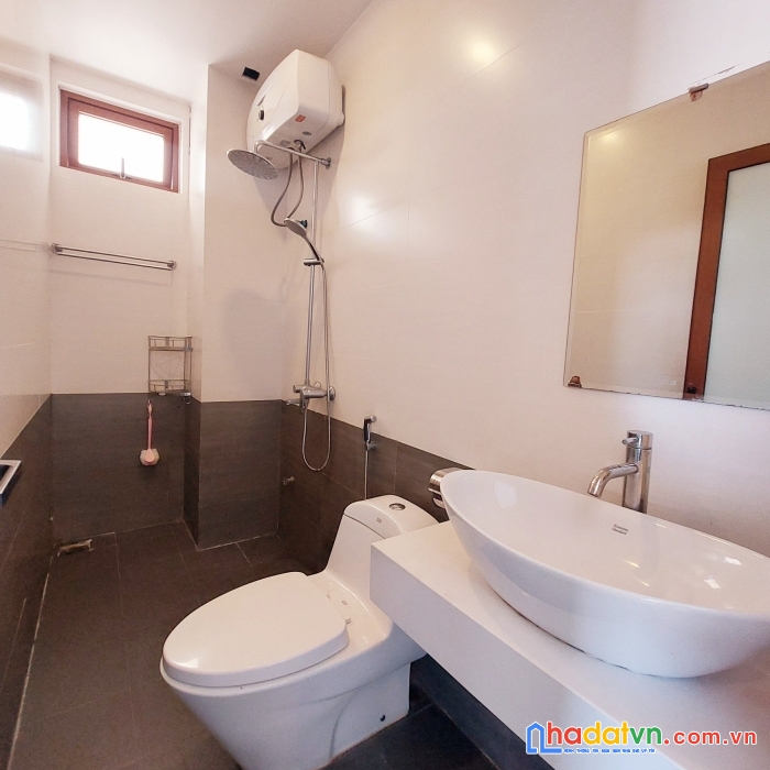 Bán gấp căn hộ quận ngũ hành sơn, 90m2, 5 tầng, 12 phòng, giá chỉ 15 tỷ