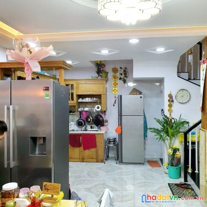 Bán gấp nhà nguyễn kiệm, pn, 6m x 9m, 5 tầng 9 tỷ