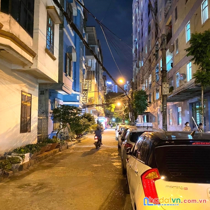 Bán nhà cầu giấy, 80m, mt 11m, nhỉnh 17 tỷ, phân lô, kd, ô tô tránh, ở ngay