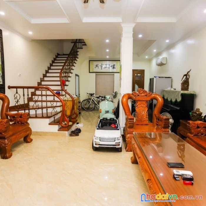 Bán nhà cầu giấy, 80m, mt 11m, nhỉnh 17 tỷ, phân lô, kd, ô tô tránh, ở ngay