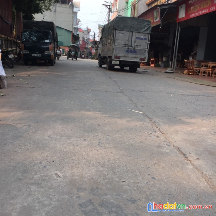 Buôn bán sầm uất tấp nập ngày đêm mà 
giá chỉ trên 1 tỷ 

diện tích 60 m mặt tiền 5 m đường