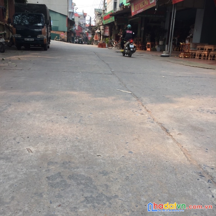 Buôn bán sầm uất tấp nập ngày đêm mà 
giá chỉ trên 1 tỷ 

diện tích 60 m mặt tiền 5 m đường