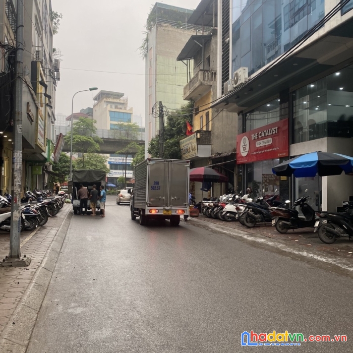 Cho thuê tòa văn phòng vip nhất dịch vọng cầu gíây, mặt tiền 6m, giá chào 130tr