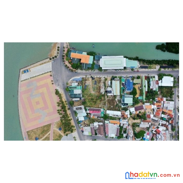 Đất mt trần hưng đạo đối diện quảngtrường vạn ninh