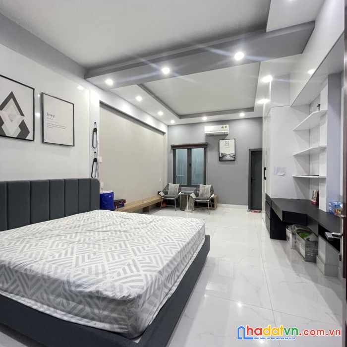 Bán gấp mặt tiền 4 tầng, gần 90m2, sát aeon  tân phú,