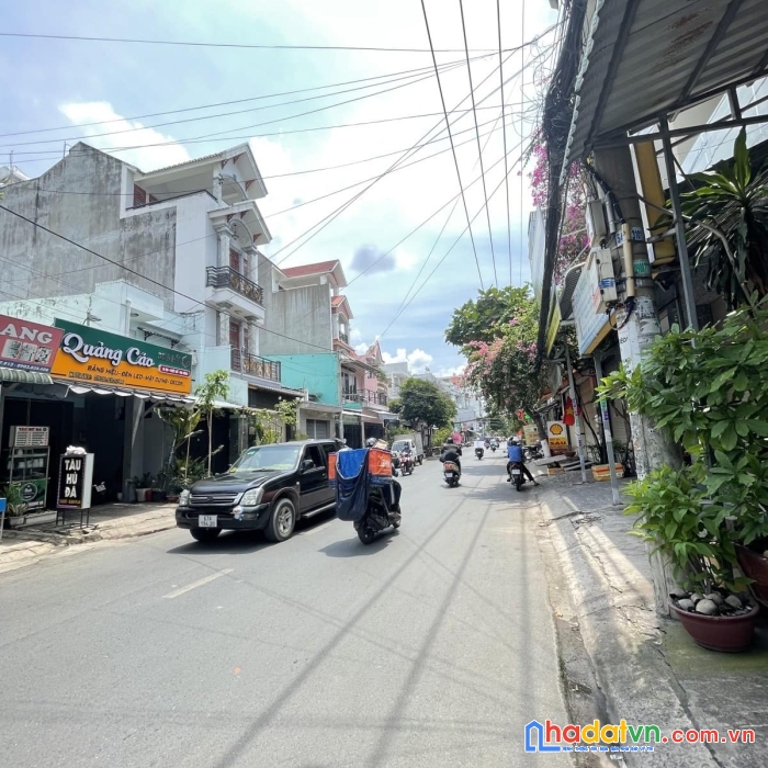 Bán gấp mặt tiền 4 tầng, gần 90m2, sát aeon  tân phú,