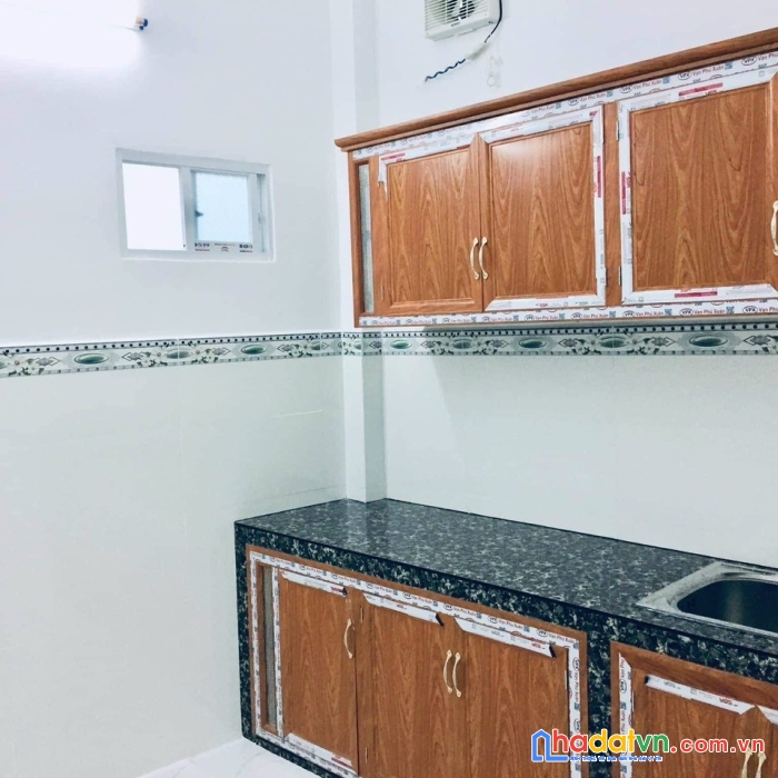 Cho thuê nhà lầu mới, gần chợ bà thức tân phong, 4tr/tháng