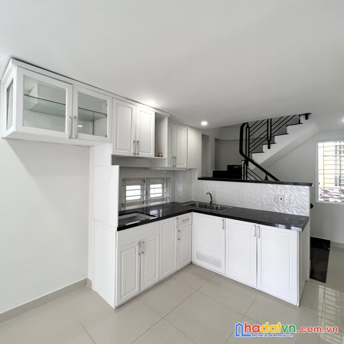 Nhà bán căn góc 5 tầng mới mặt tiền đường hưng phú - p8- q8