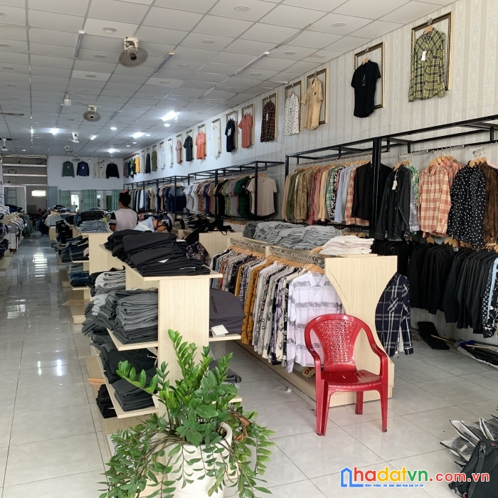Nhà bè ! sang giá shock - quá rẻ mặt bằng shop ( hoặc sang full shop )  255 lê văn lương , phước