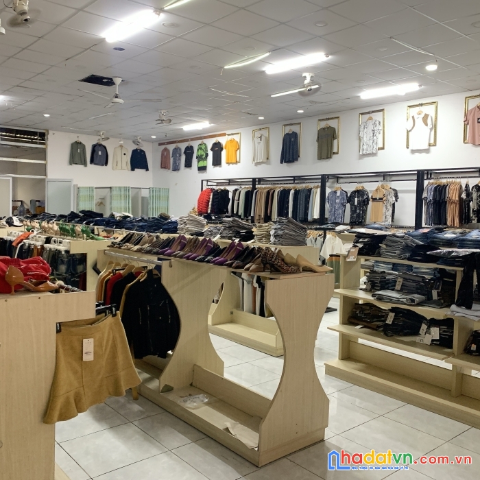 Nhà bè ! sang giá shock - quá rẻ mặt bằng shop ( hoặc sang full shop )  255 lê văn lương , phước