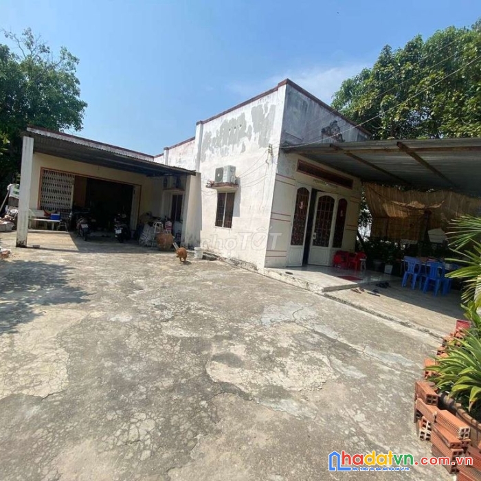 Chính chủ cần bán đất đã có sẵn nhà tổng dt 297m2 có tách riêng cho khách cần