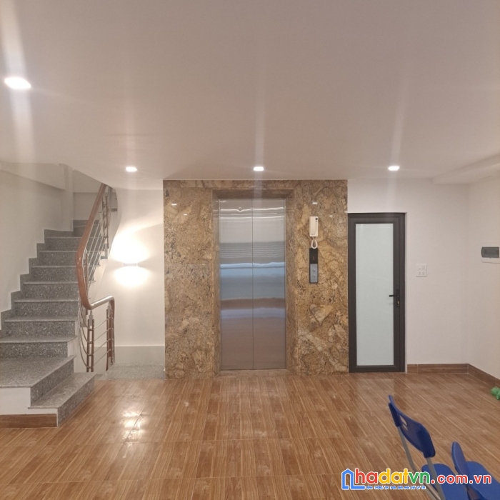 Hàng hot! bán nhà phố bạch mai 109m2, ô tô, sầm uất, giá 6 tỷ 3, xây ccmi đỉnh cao.