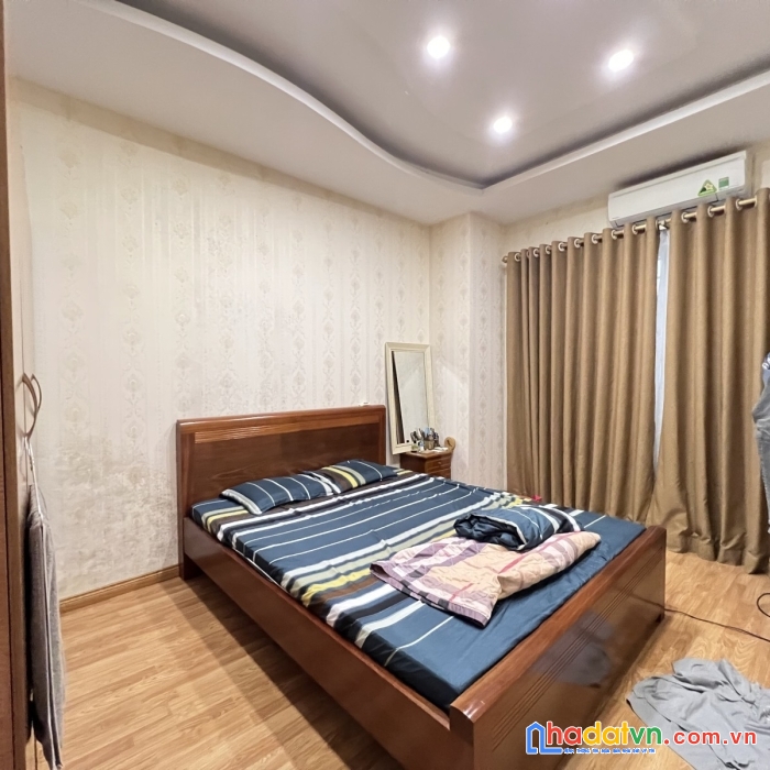 Bán gấp nhà mai động, hoàng mai, 30m, 5t, full nội thất, 3 tỷ.