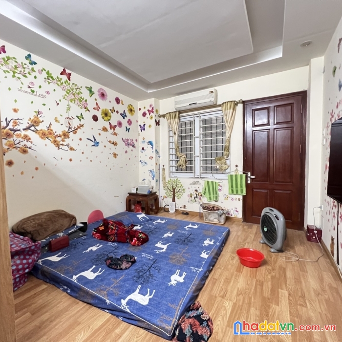Bán gấp nhà mai động, hoàng mai, 30m, 5t, full nội thất, 3 tỷ.