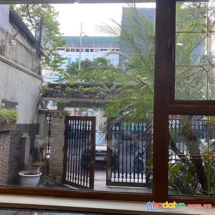 Bán biệt thự mặt phố chính lạc long quân - tây hồ. dt 153m2. mt 8,2m. giá 61 tỷ