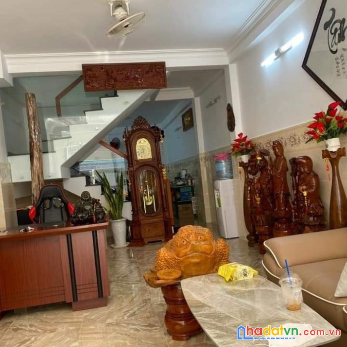 Bán nhà tên lửa, bình tân, 4 tầng . 60m2, hẻm xe hơi,