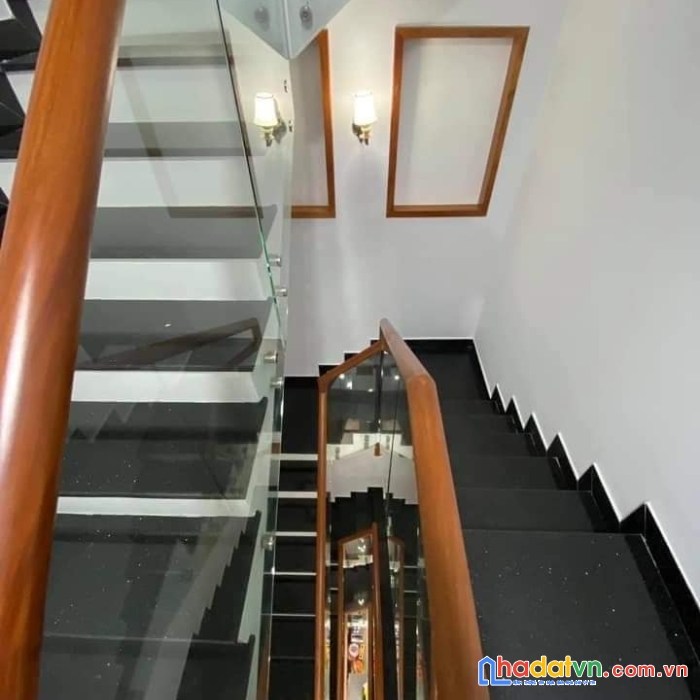 Bán nhà tên lửa, bình tân, 4 tầng . 60m2, hẻm xe hơi,