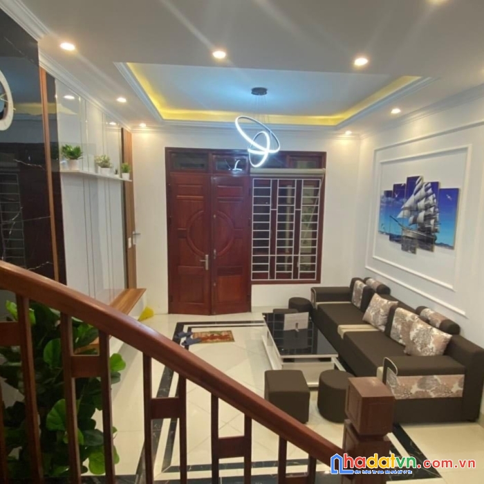 Bán nhà riêng lô góc p.ngọc lâm, 35m,5 tầng,kd, ô tô đỗ cổng,nhỉnh 3 tỷ