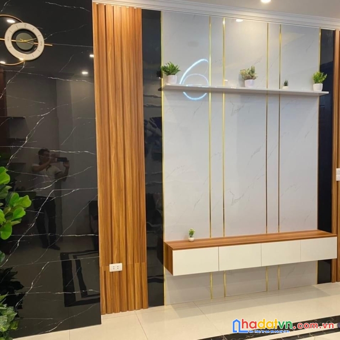 Bán nhà riêng lô góc p.ngọc lâm, 35m,5 tầng,kd, ô tô đỗ cổng,nhỉnh 3 tỷ