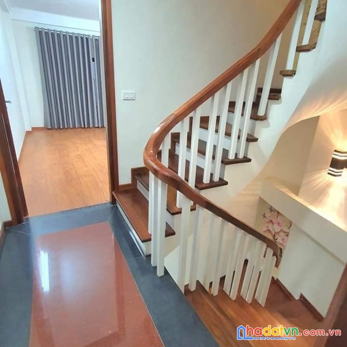 Bán nhà phố tôn đức thắng phường hàng bột quận đống đa dt:35m2 5 tầng mt:4m 3 phòng ngủ giá hơn 4